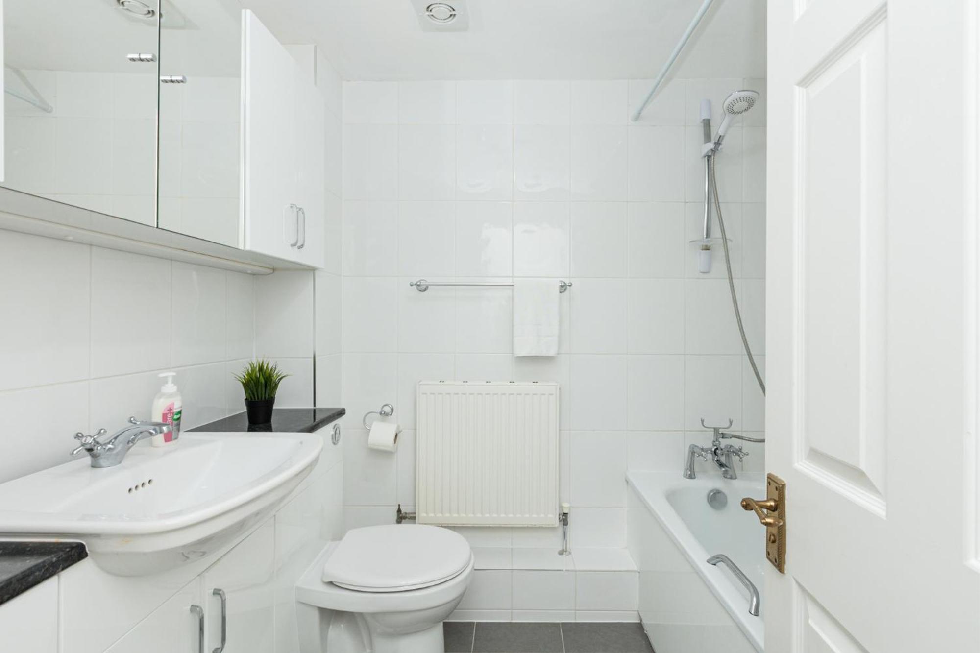 Charming 1Br Flat, Canning Town, Excel, City Hall London Eksteriør billede
